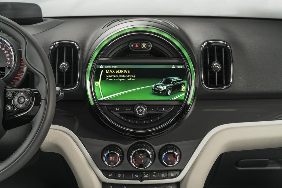Панель приборов Mini Cooper S E Countryman ALL4 (F60) 2017 года  (WW) (фото 47 из 173)
